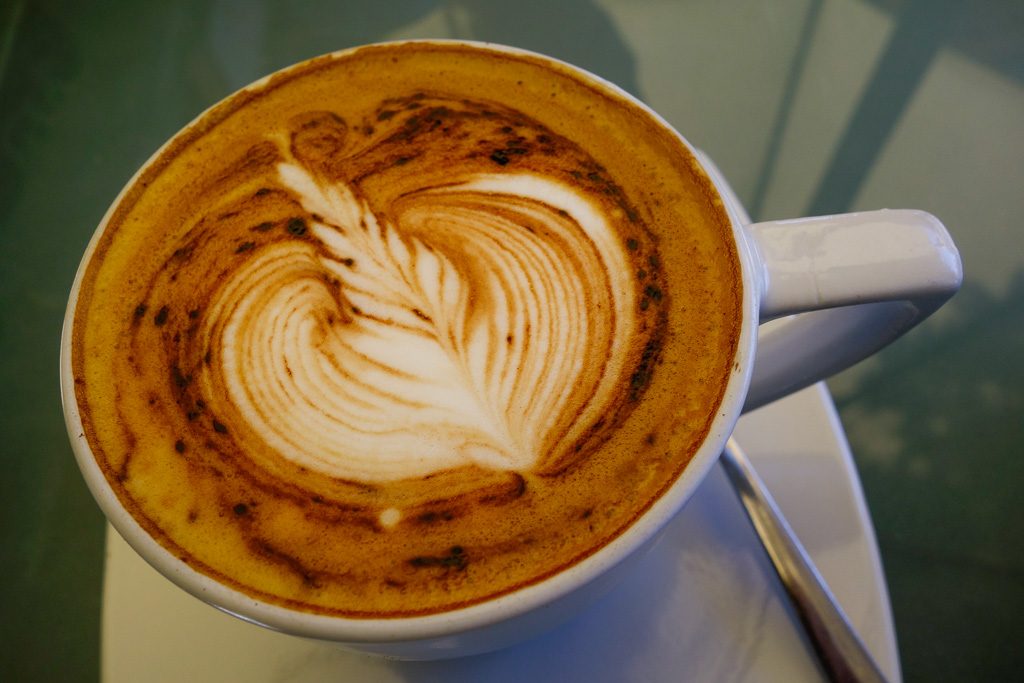 Sehr guter Café Latte im Kopi Kiosk in Sanur