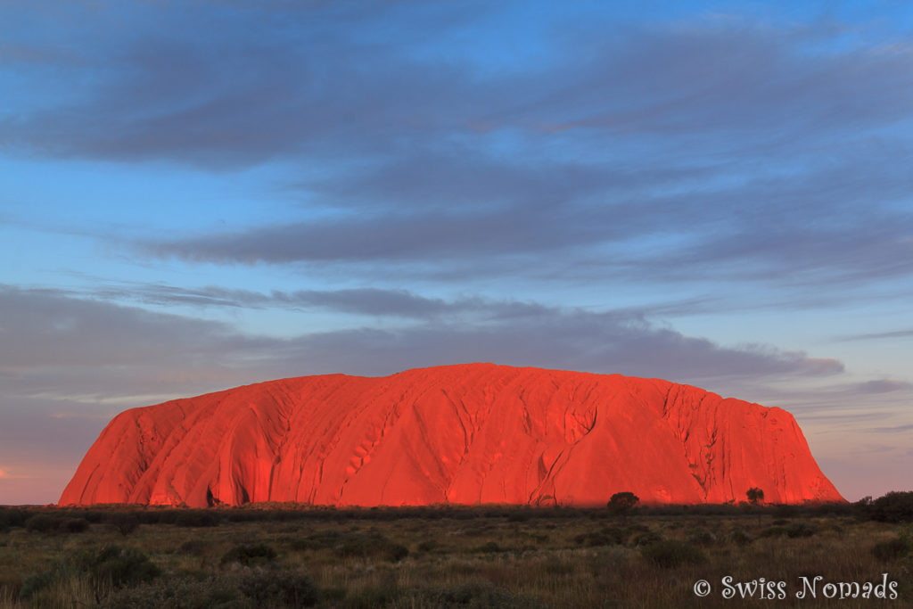 Die dramatischen Farbveränderungen des Uluru während des Sonnenuntergangs sind unvergesslich