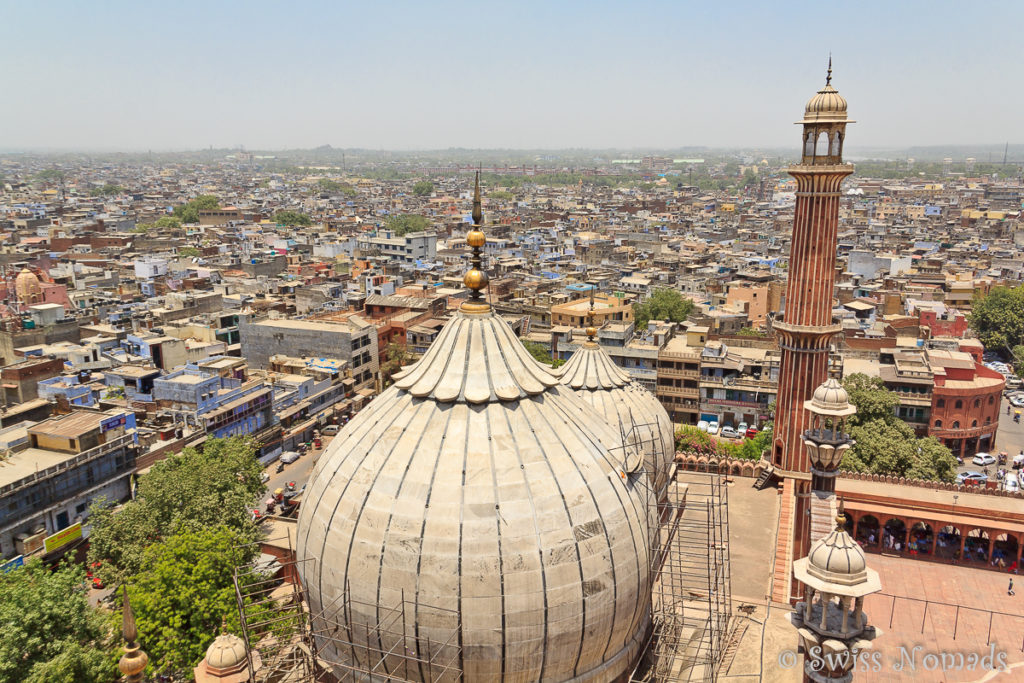 Die Aussicht von einem der Minarette der Jama Masjid über Delhi