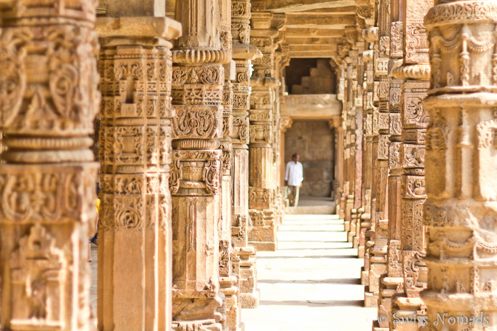 Der Säulengang im Qutab Minar