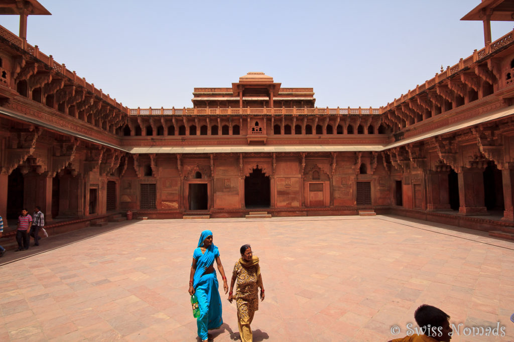 Indische Besucher im Jahangiri Mahal