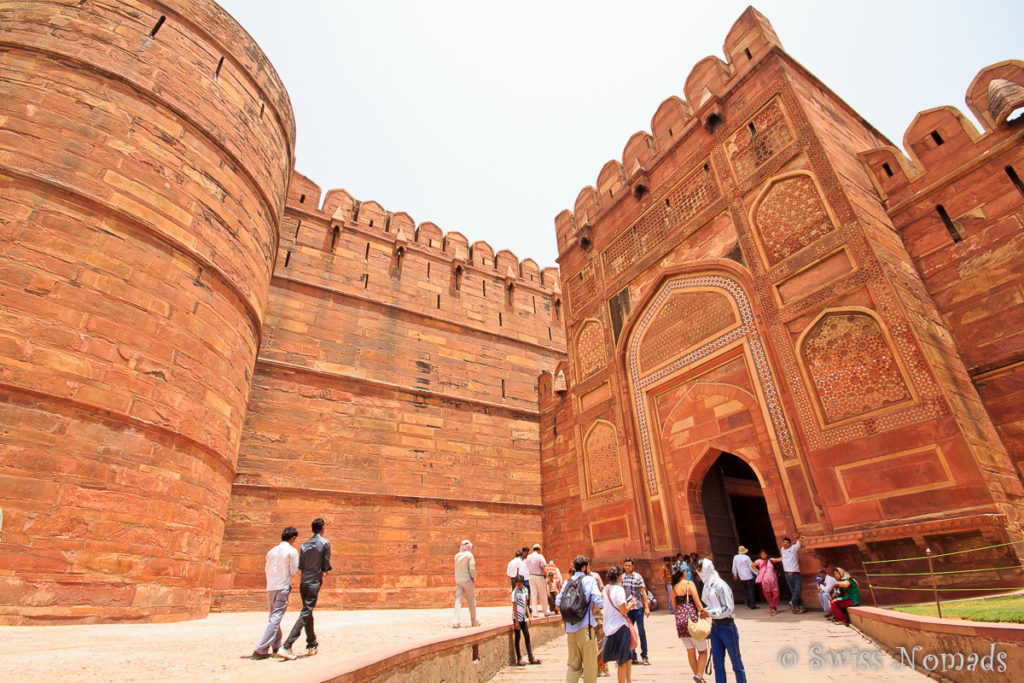 Das Eingangstor zum Red Fort in Agra