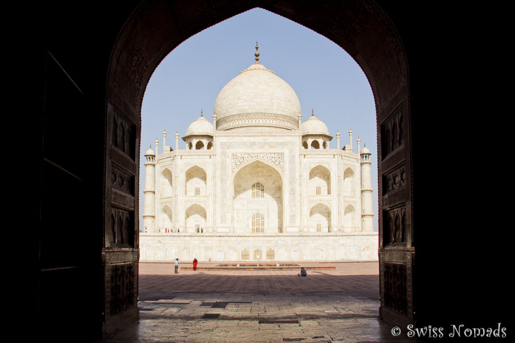 Das Taj Mahal schön in einem Torbogen eingerahmt