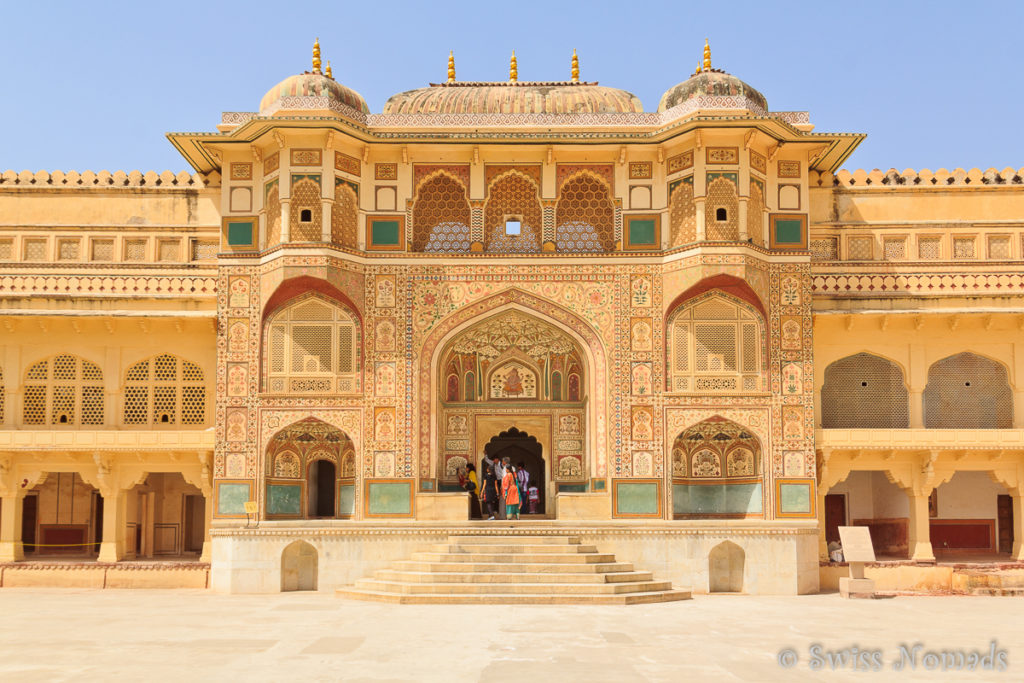 Das wunderschöne Gate zum Amber Fort