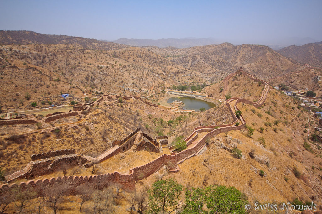 Das Jaigarh Fort mit den Festungsmauern wurde zum Schutz des Amber Forts errichtet