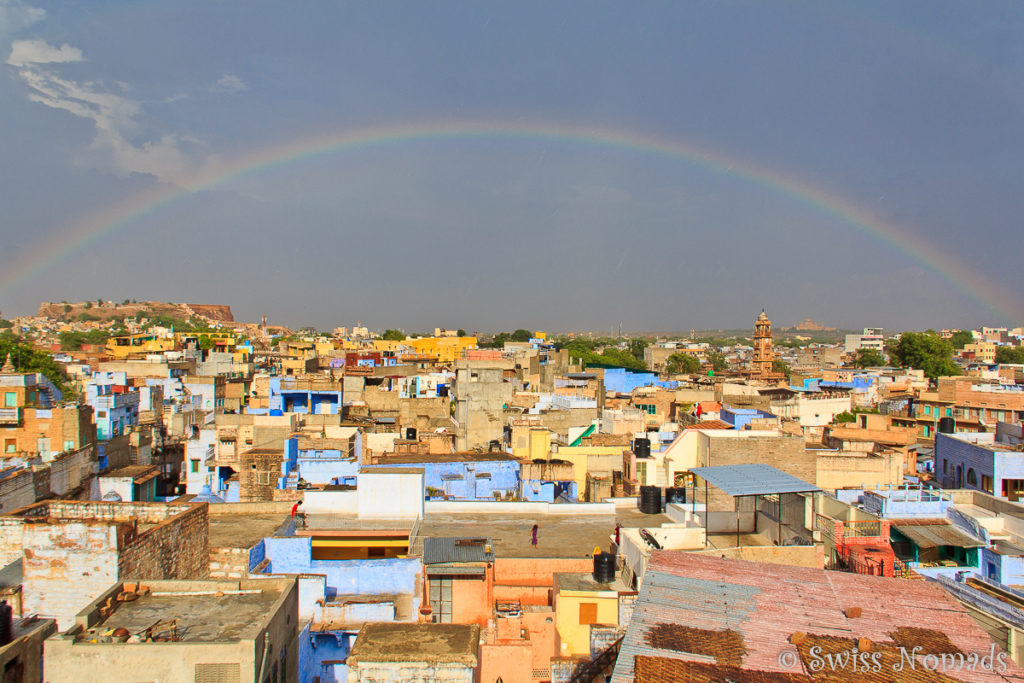 Aussicht über Jodhpur mit Regenbogen