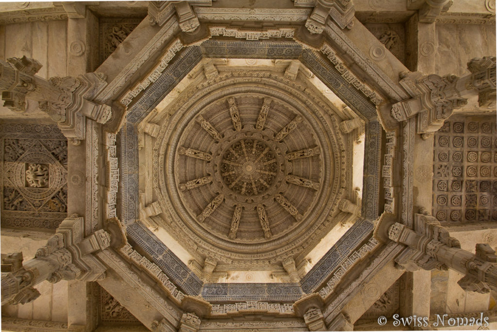 Wundervolle Kuppel des Adinatha Jain Tempels in Ranakpur