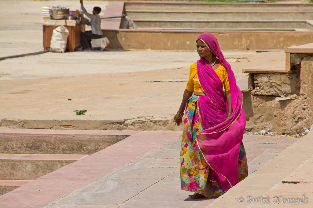 Indische Frau am heiligen Pushkar See