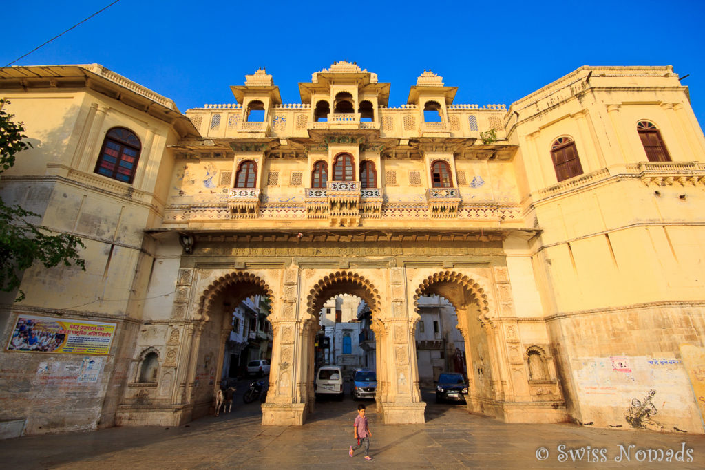 Eines der Stadttore von Udaipur in Rajasthan