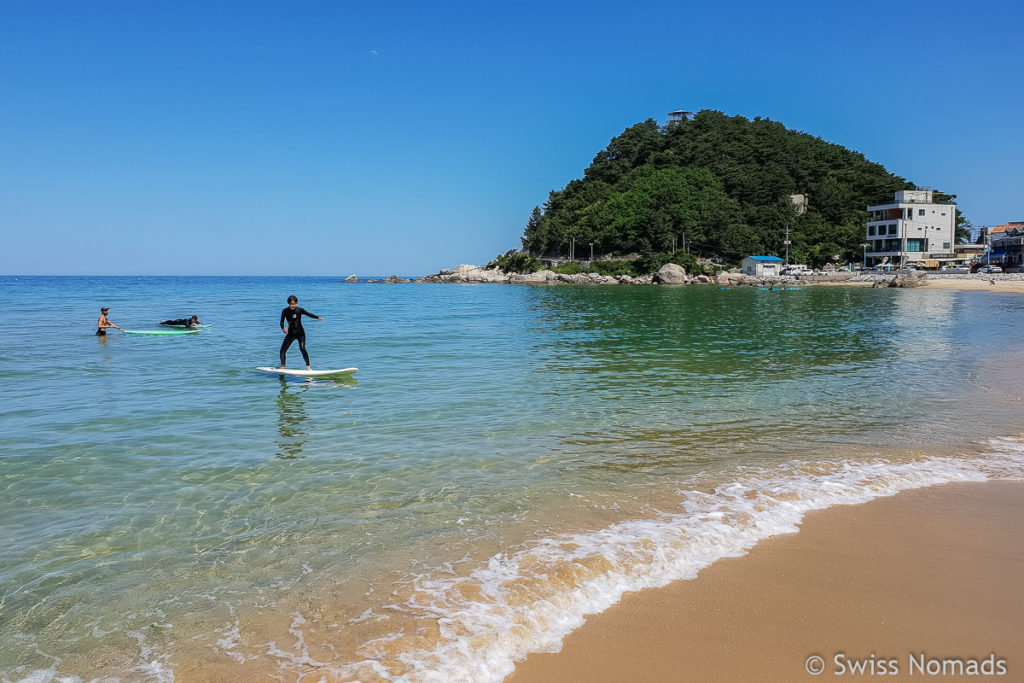 Der Ingu Beach in Südkorea ist bekannt zum Surfen