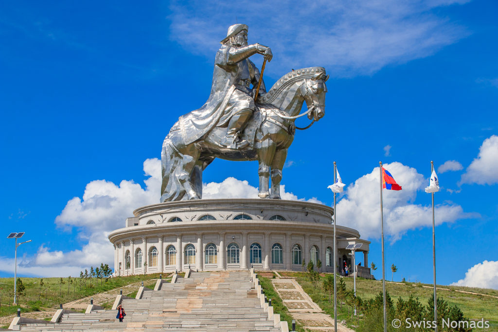 Die Dschingis Khaan Statue ausserhalb von Ulaanbaatar in der Mongolei