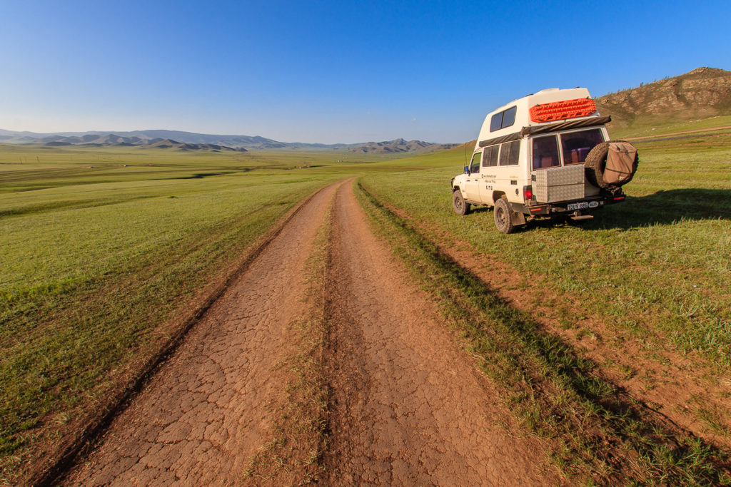 Schöne Mongolische Landschaft entlang der Piste zum Amarbayasgalant Kloster