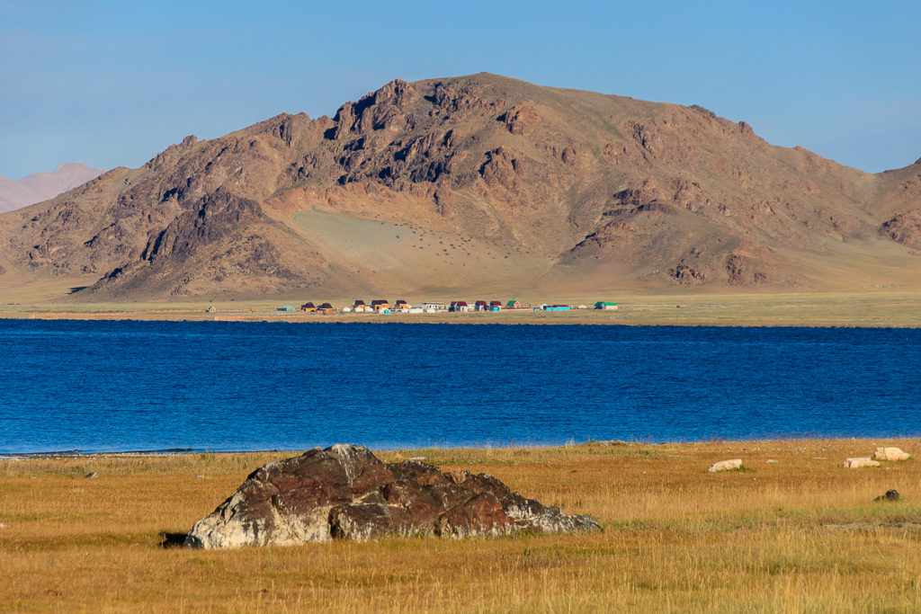 Der Tolbo Nuur See im Mongolischen Altai Gebirge