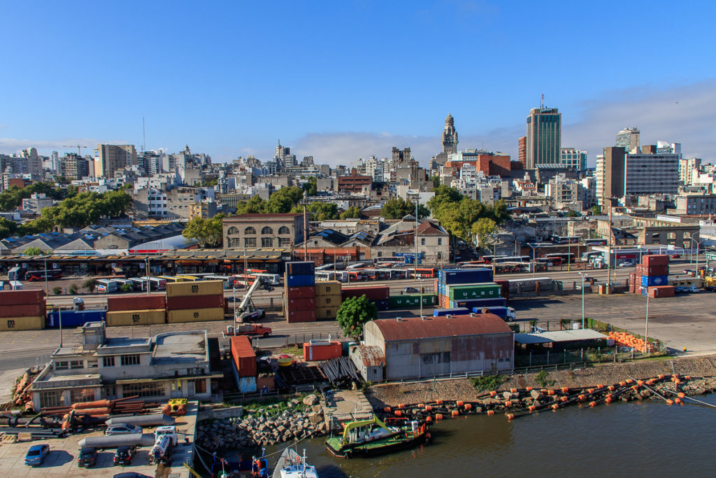 Ankunft in Montevideo mit dem Frachtschiff