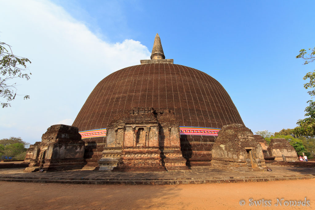 Rankot Vihara Dagoba in Polonnaruwa