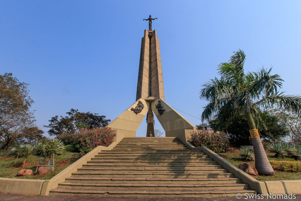 Monument auf dem Cerro Lambare