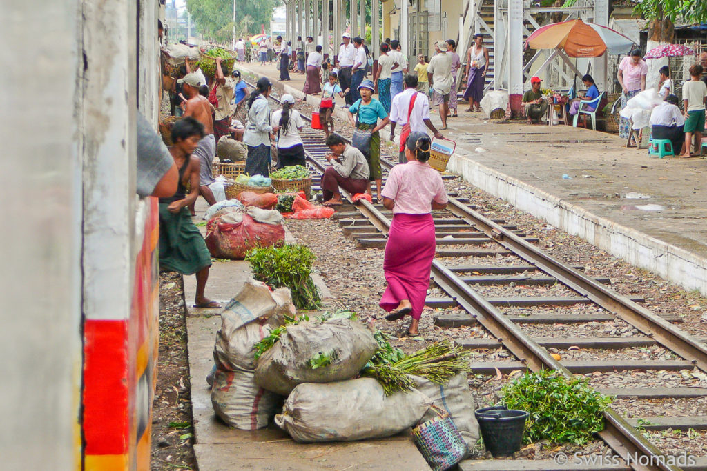 Händler entlang der Circle Line Yangon