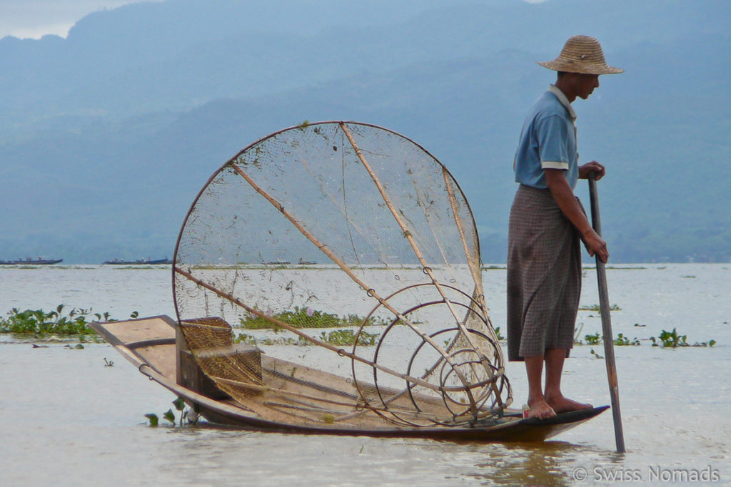 Einbeinruderer und Fischer auf dem Inle-See