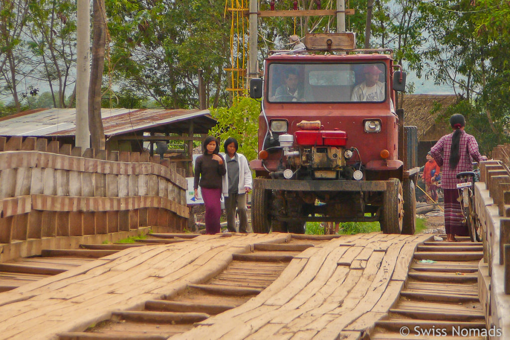 Brücke über den Inle Kanal in Nyaung Shwe