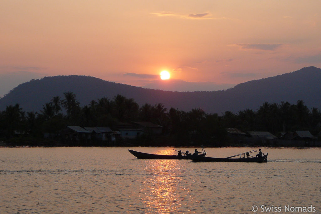 Sonnenuntergang über dem Preaek Teuk Chhou bei Kampot 