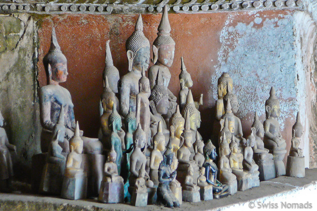 Buddhas in den Pak Ou Höhlen bei Luang Prabang