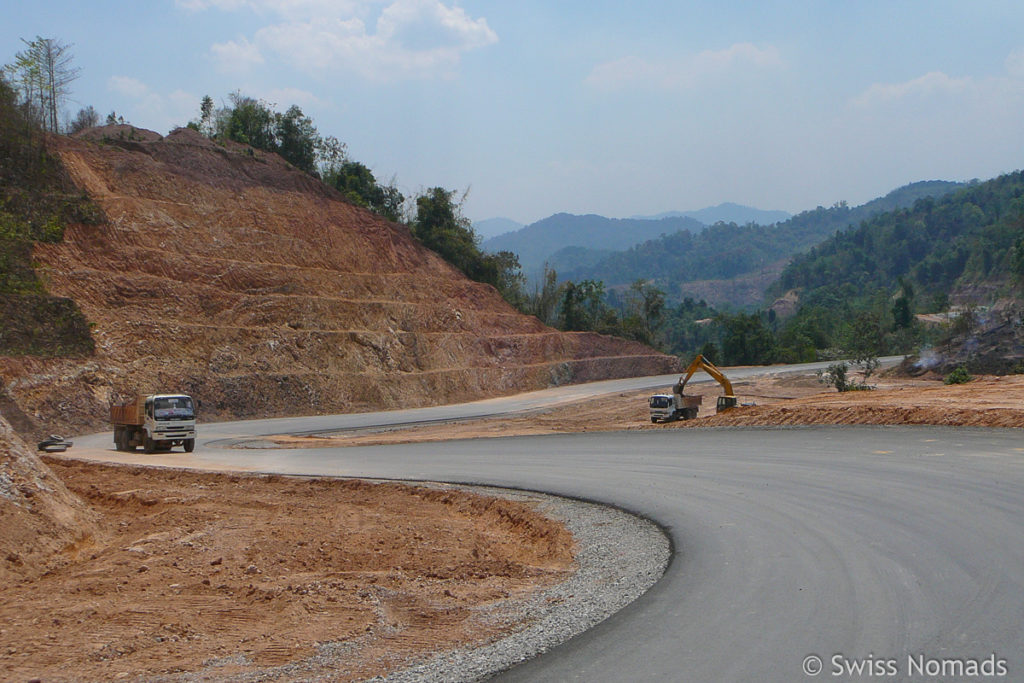 Busfahrt von Luang Namtha auf neuer Strasse