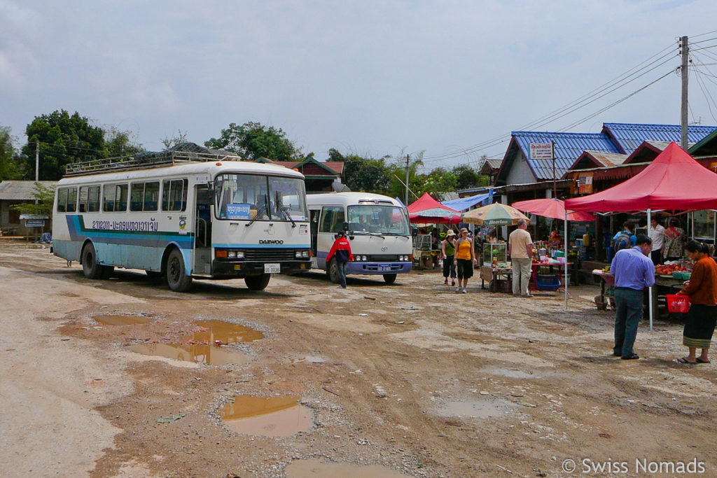 Busfahrt von Phonsavan nach Luang Prabang in Laos