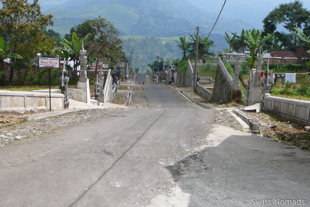 Strasse zum Candi Ceto in Zentral-Java 