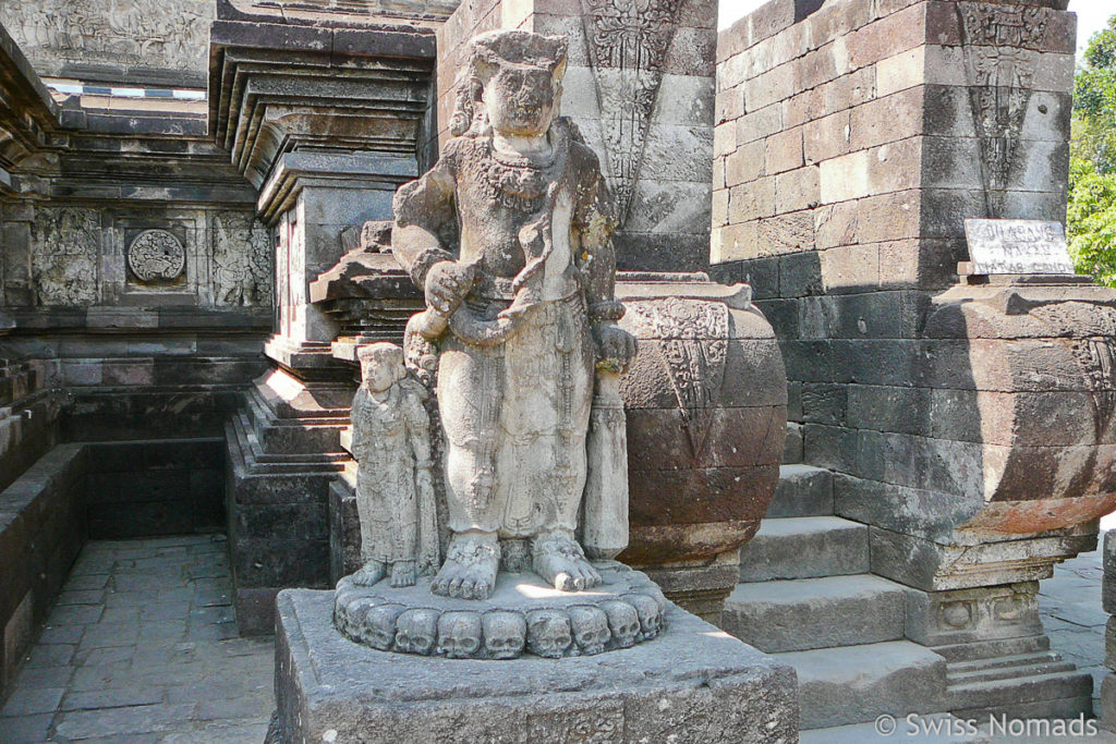 Statue im Candi Penataran bei Blitar in Ost-Java