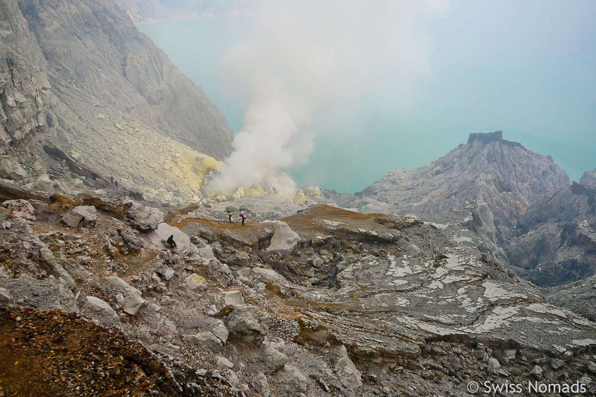 Du betrachtest gerade Ijen Plateau in Ost-Java – Mystische Vulkanlandschaft mit Kratersee