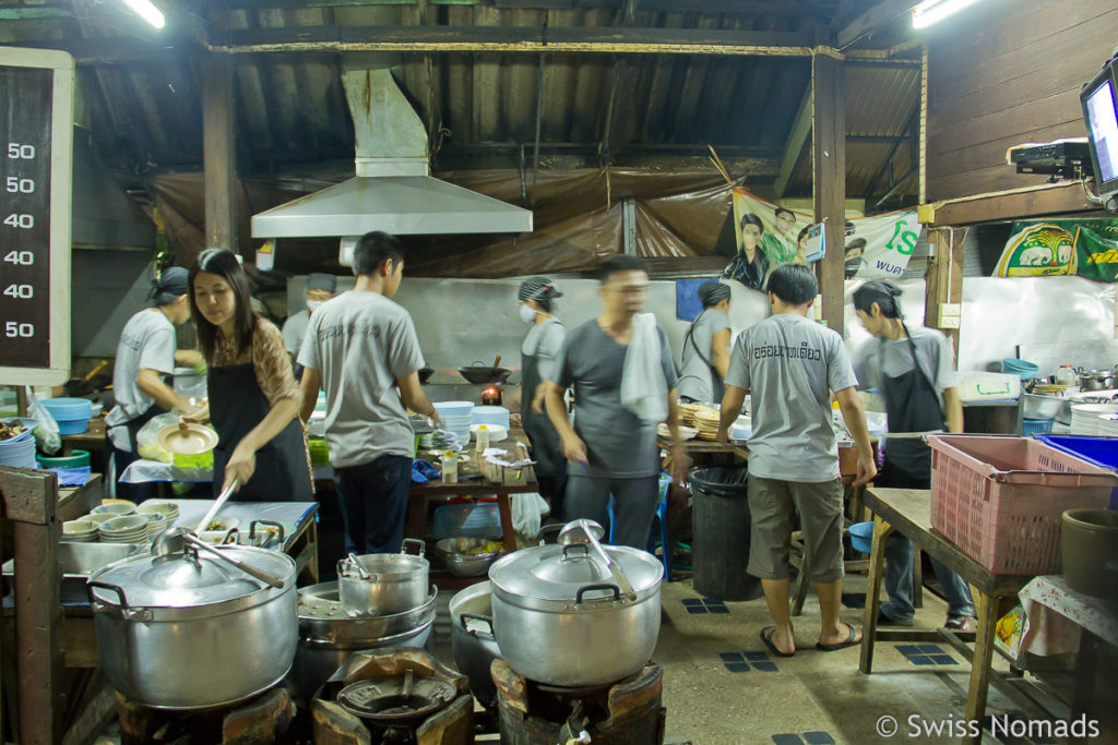 Restaurant Aroy One Bath in Lampang