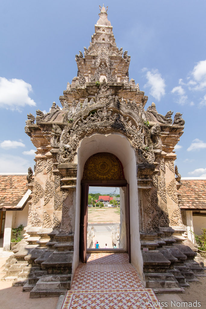 Eingang zum Wat Phrathat Lampang Luang