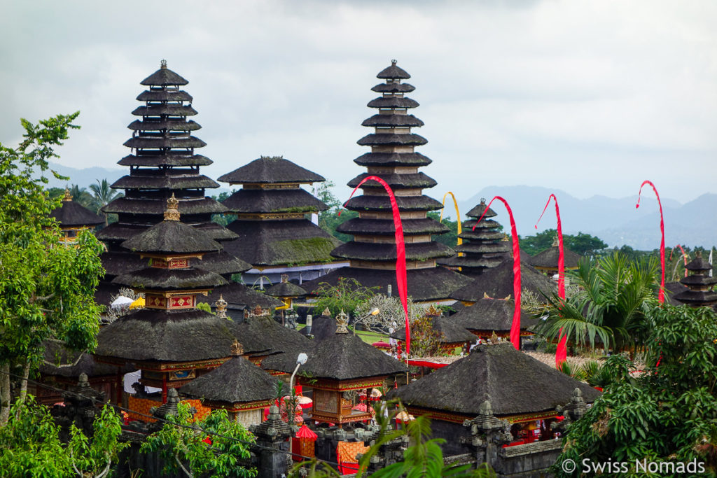 Meru Türme im Pura Besakih auf Bali