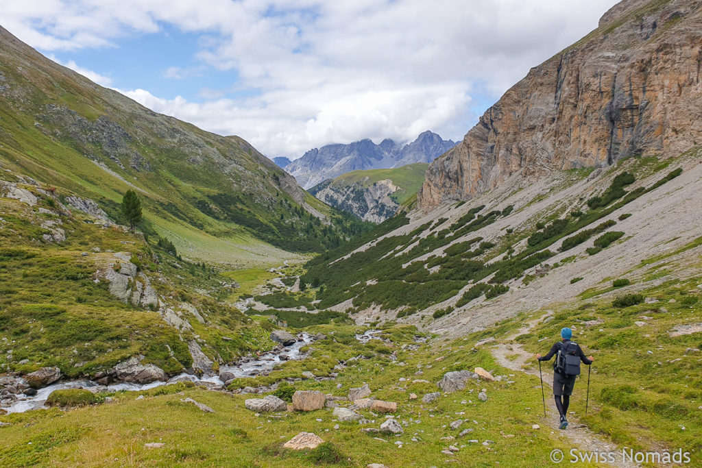 Abstieg nach S-charl auf dem Nationalpark Panoramaweg