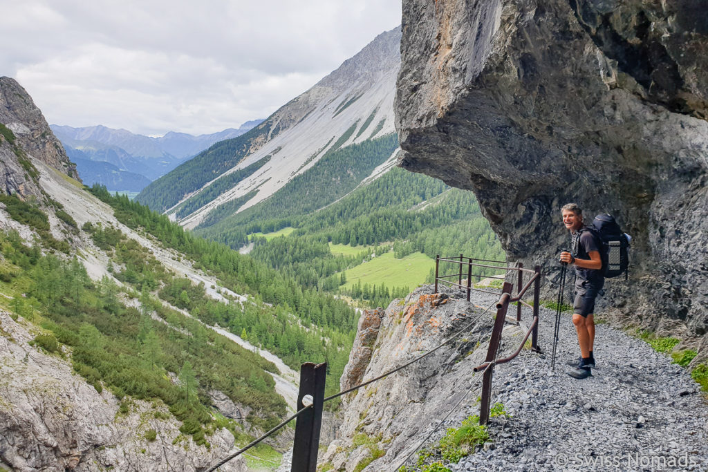 Felsenweg im Val d'Uina