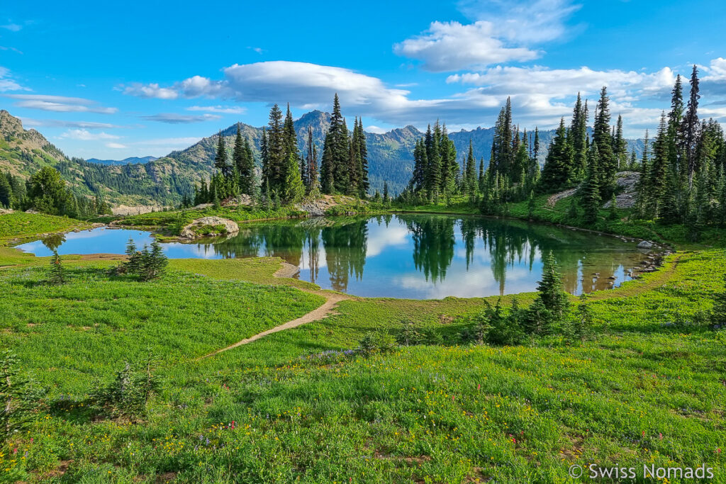 Idyllischer Bergsee in Washington