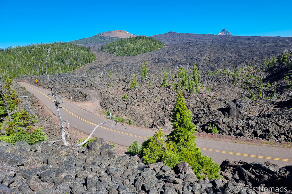 McKenzie Highway durch Lavafeld