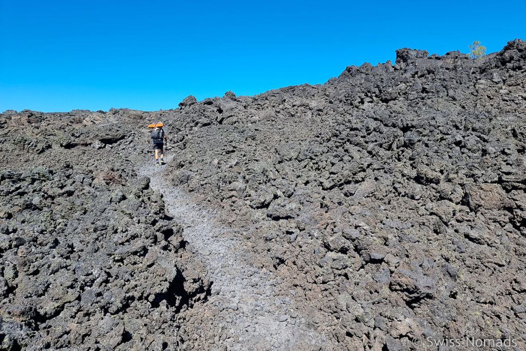 Aufstieg auf dem PCT durchs Lavafeld