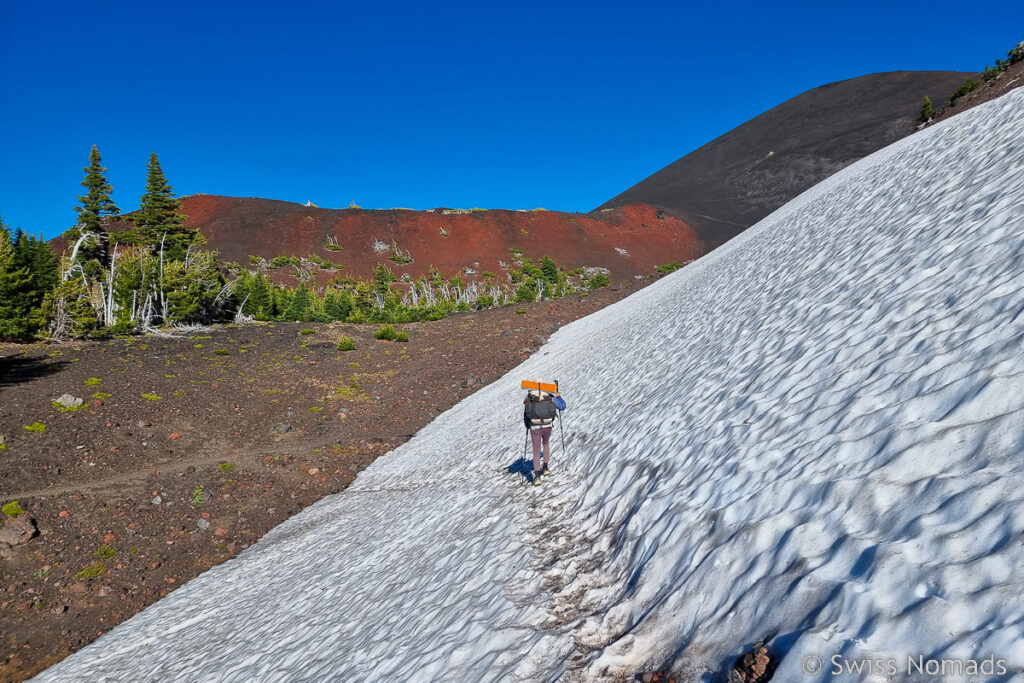 Schneefeldquerung im Lavafeld 