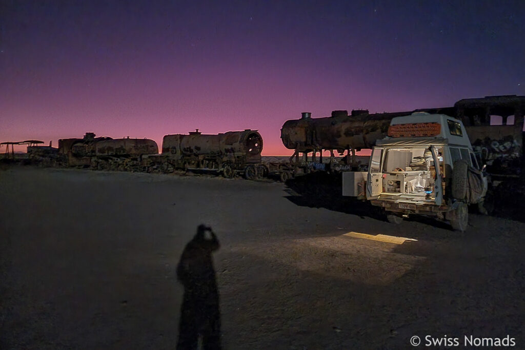 Eisenbahnfriedhof in der Nacht