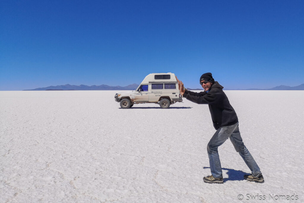 Funny Foto auf dem Salar de Uyuni mit Auto