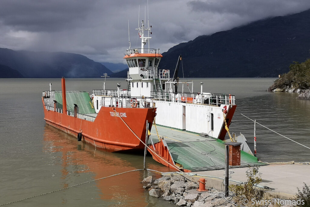 Fähre von Puerto Yungay nach Rio Bravo