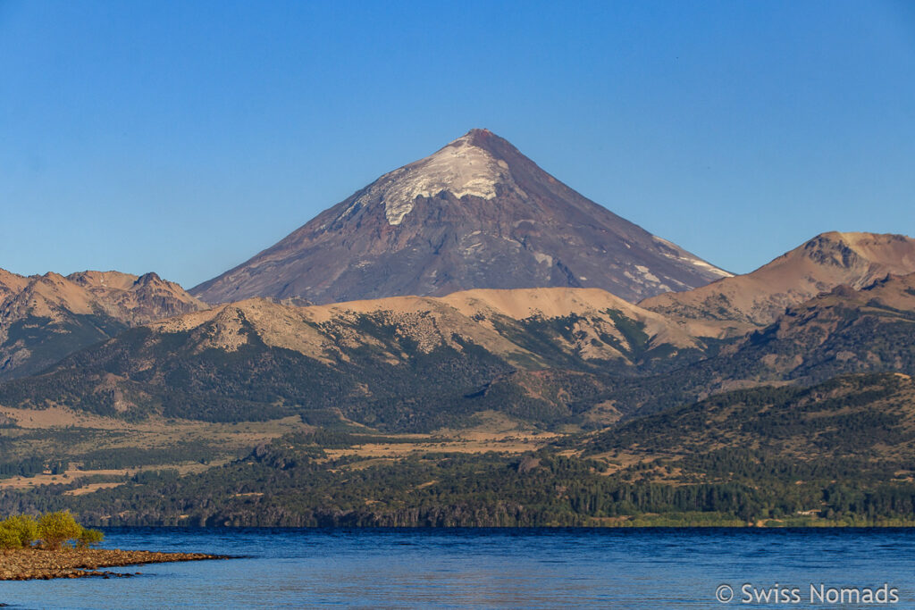 Lago Huechulafquen mit Lanin Vulkan