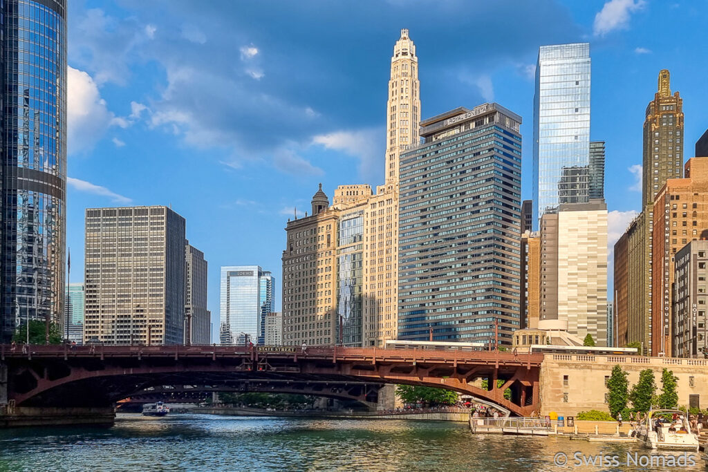 River Walk Chicago am Abend