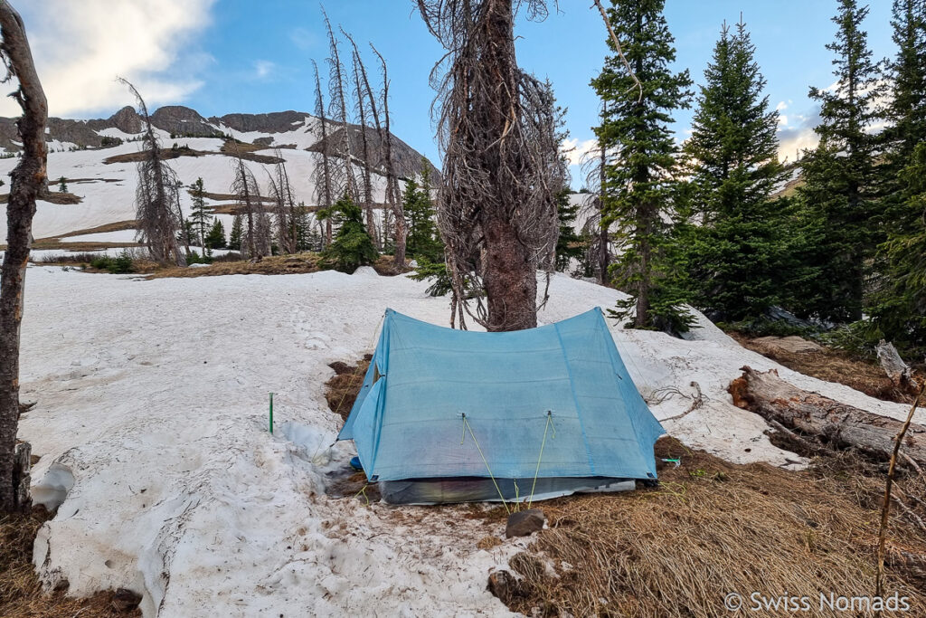 Schlafplatz im Schnee auf dem CDT