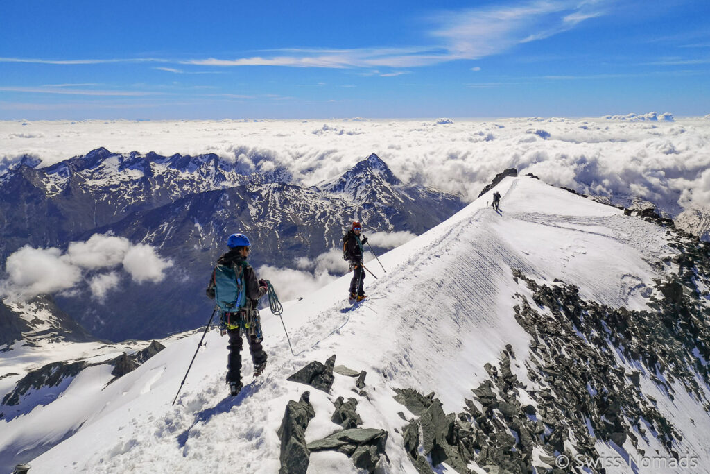 Auf dem Gipfel Allalinhorn wandern in der Schweiz