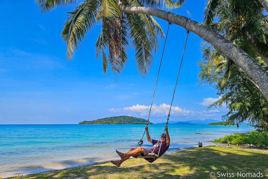 Marcel am Strand im Happy Days Resort auf Koh Mak